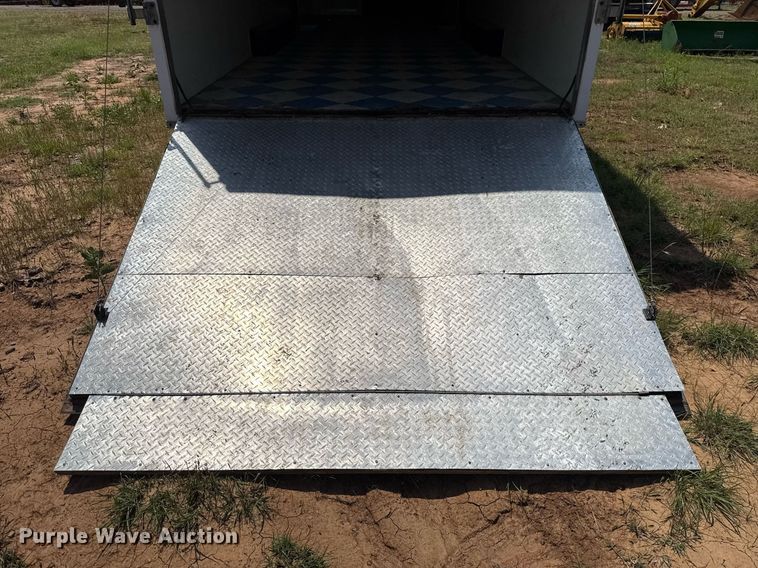 image for item MY9900 2001 United Expressline toy hauler camper