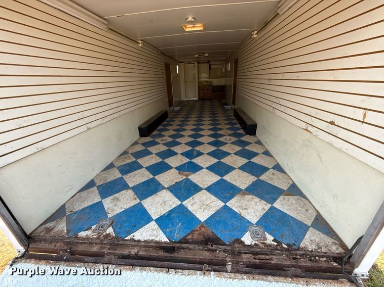 image for item MY9900 2001 United Expressline toy hauler camper