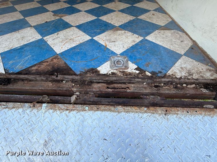 image for item MY9900 2001 United Expressline toy hauler camper