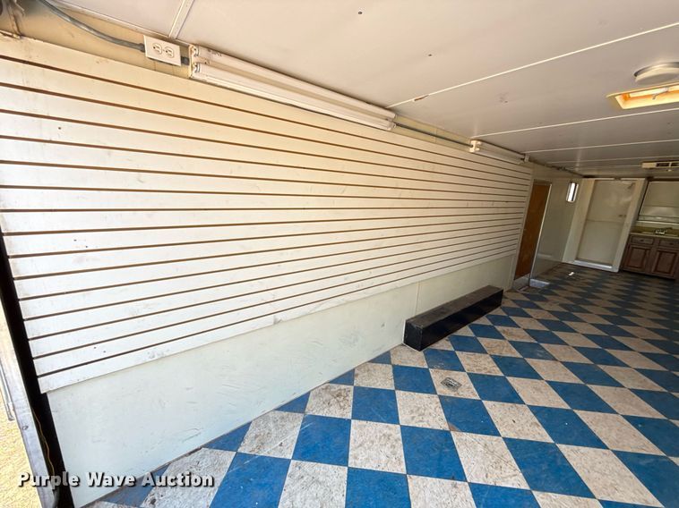 image for item MY9900 2001 United Expressline toy hauler camper