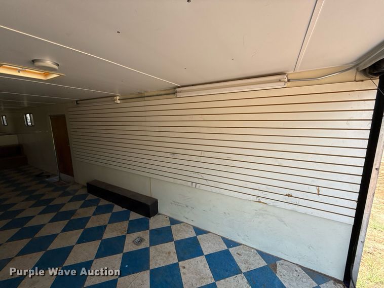 image for item MY9900 2001 United Expressline toy hauler camper