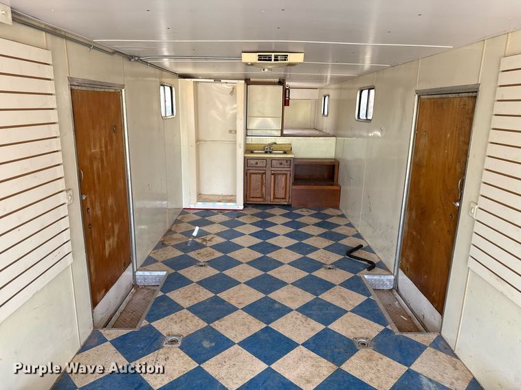 image for item MY9900 2001 United Expressline toy hauler camper