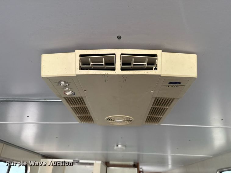 image for item MY9900 2001 United Expressline toy hauler camper