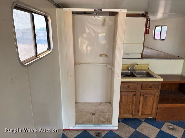 image for item MY9900 2001 United Expressline toy hauler camper