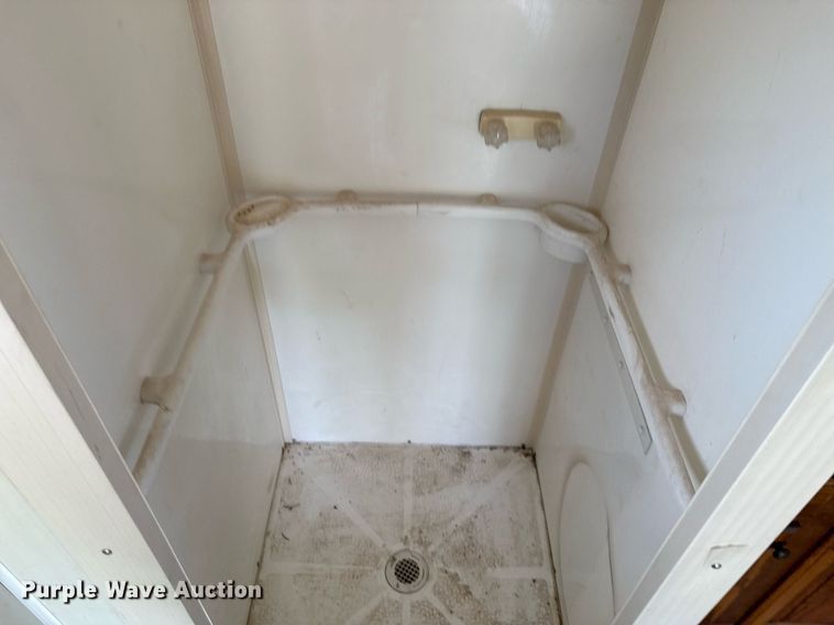 image for item MY9900 2001 United Expressline toy hauler camper