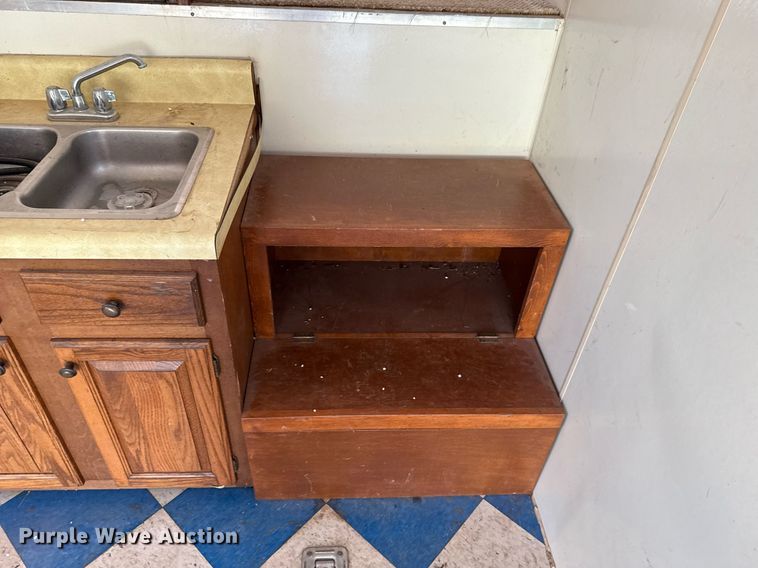 image for item MY9900 2001 United Expressline toy hauler camper