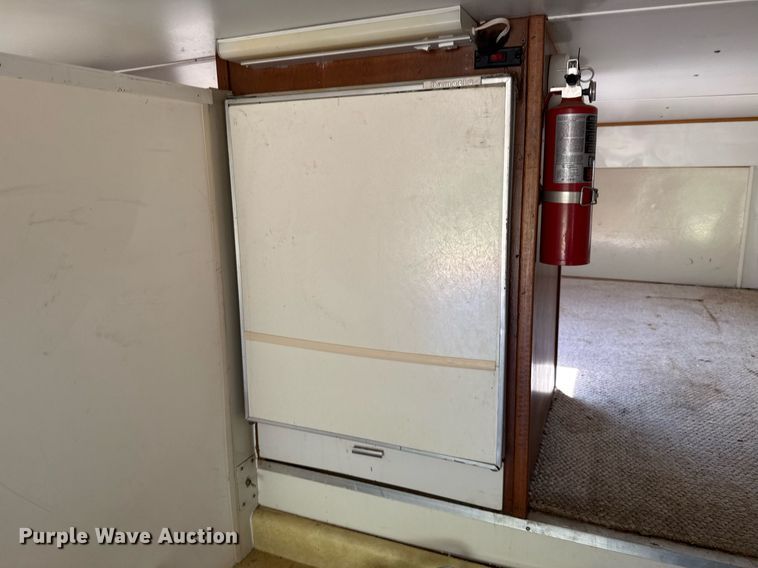 image for item MY9900 2001 United Expressline toy hauler camper