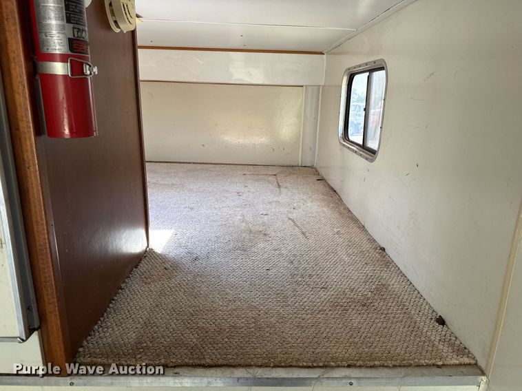 image for item MY9900 2001 United Expressline toy hauler camper