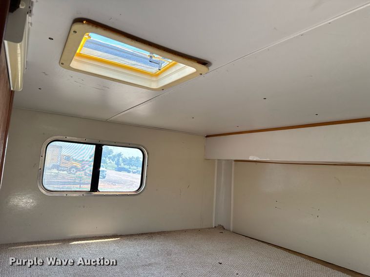 image for item MY9900 2001 United Expressline toy hauler camper