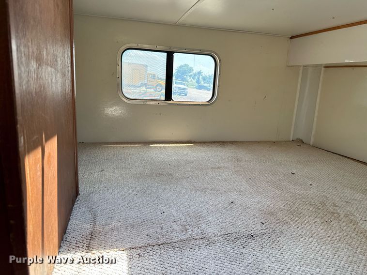 image for item MY9900 2001 United Expressline toy hauler camper