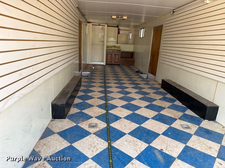 image for item MY9900 2001 United Expressline toy hauler camper