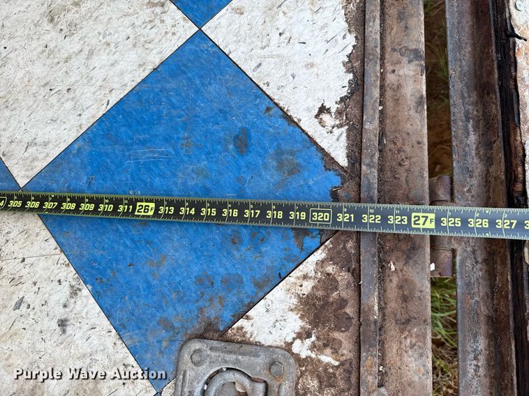 image for item MY9900 2001 United Expressline toy hauler camper