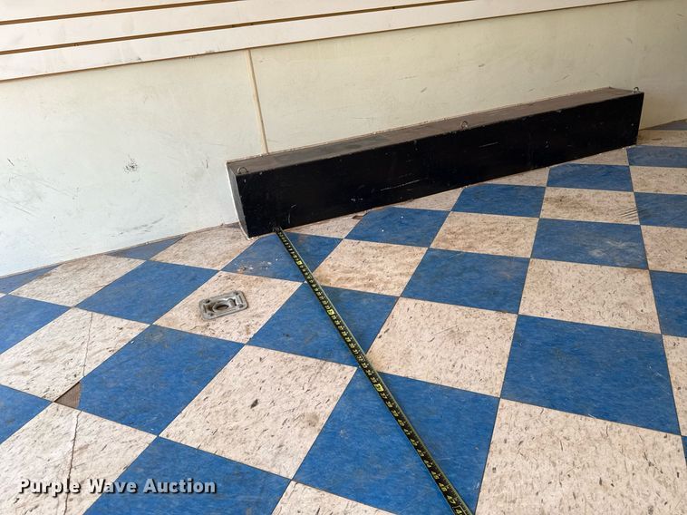 image for item MY9900 2001 United Expressline toy hauler camper