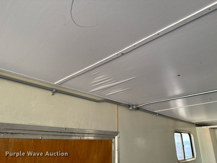 image for item MY9900 2001 United Expressline toy hauler camper