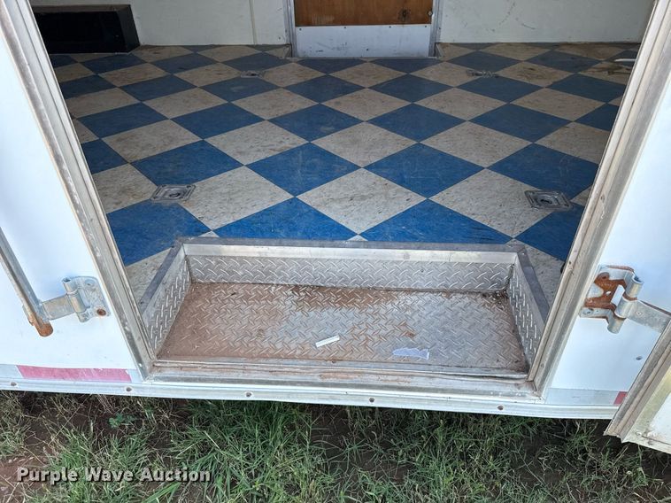 image for item MY9900 2001 United Expressline toy hauler camper