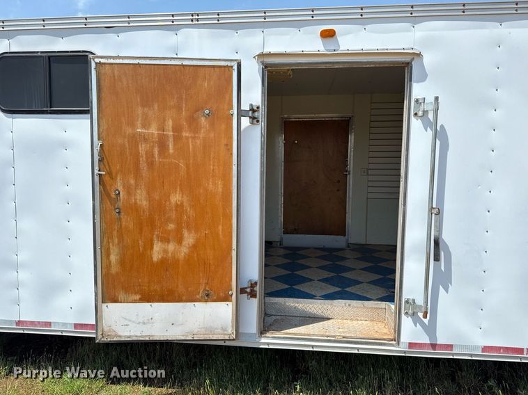 image for item MY9900 2001 United Expressline toy hauler camper