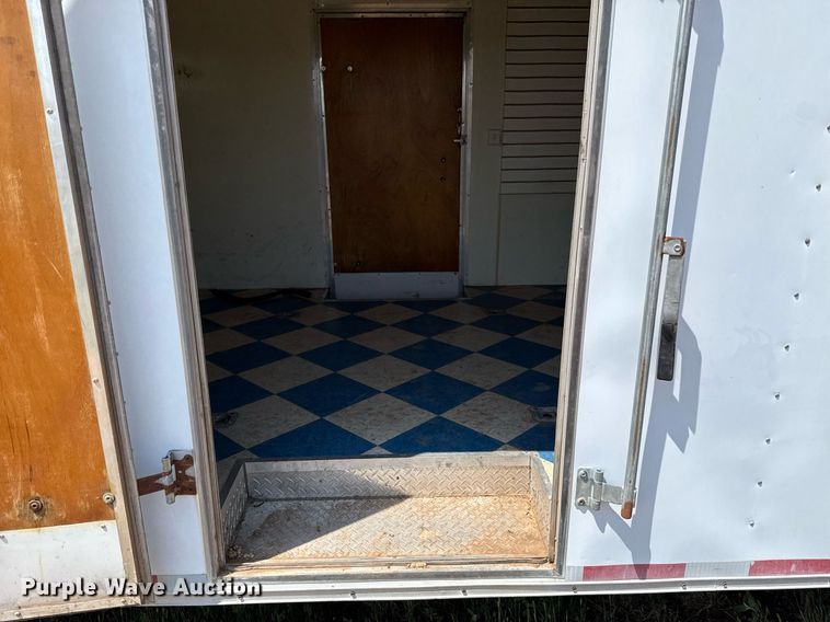 image for item MY9900 2001 United Expressline toy hauler camper