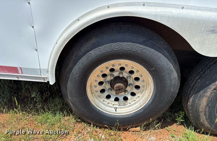 image for item MY9900 2001 United Expressline toy hauler camper