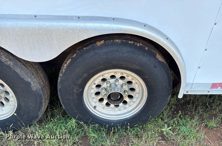 image for item MY9900 2001 United Expressline toy hauler camper