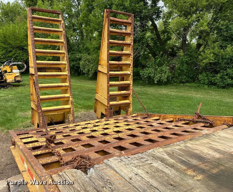 image for item DH9987 2005 Belshe equipment trailer