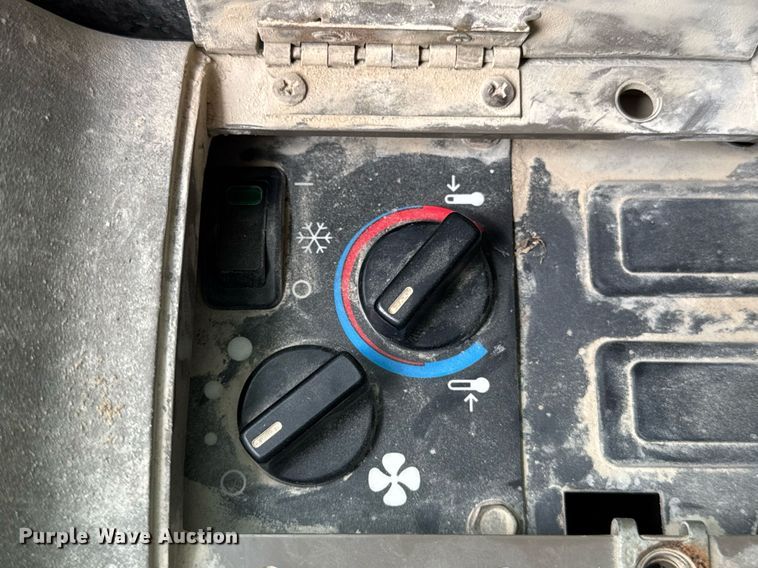 image for item DH9999 2007 Case 450 skid steer loader