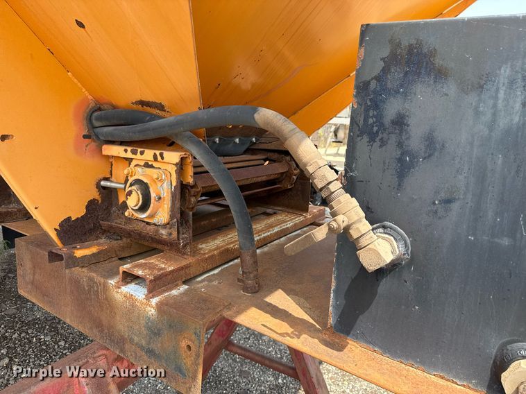 image for item DI5770 Henderson spreader