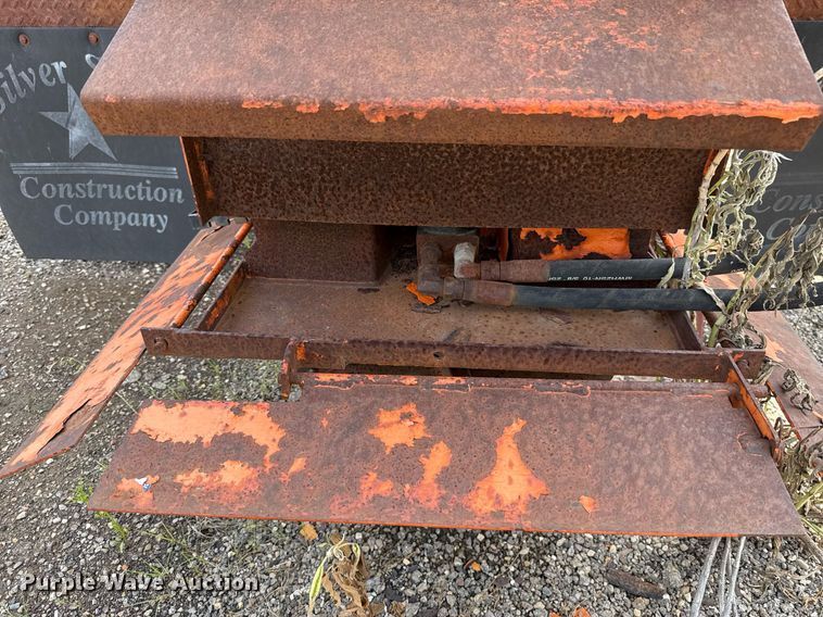 image for item DI5770 Henderson spreader