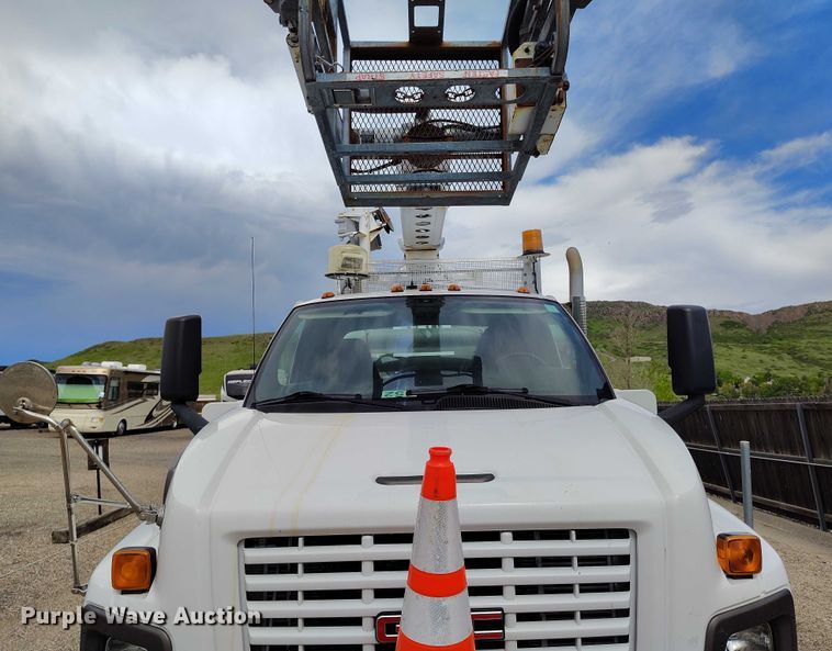 image for item DP4985 2009 GMC C8500 cable placer bucket truck