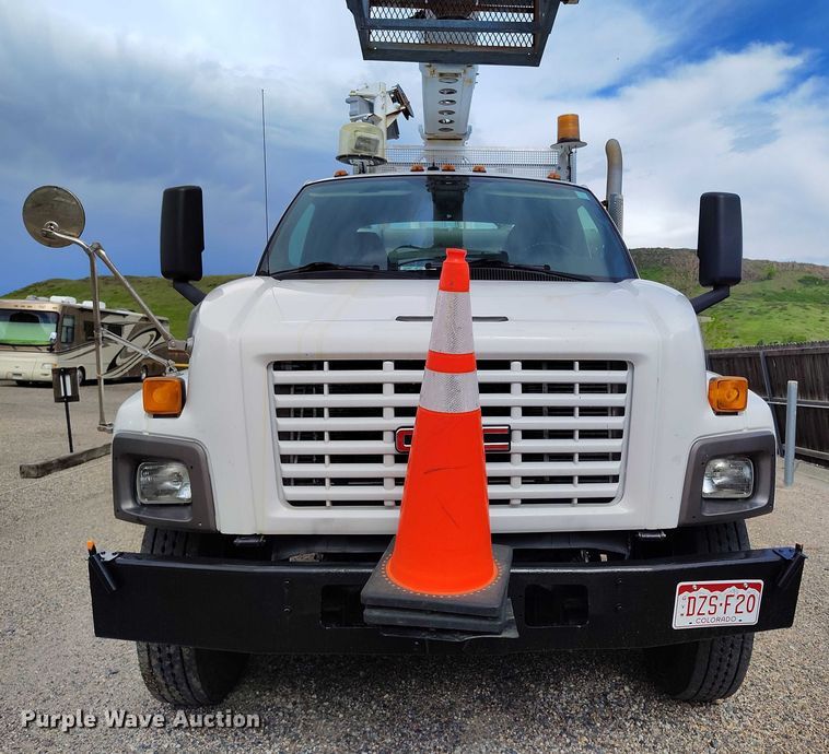 image for item DP4985 2009 GMC C8500 cable placer bucket truck