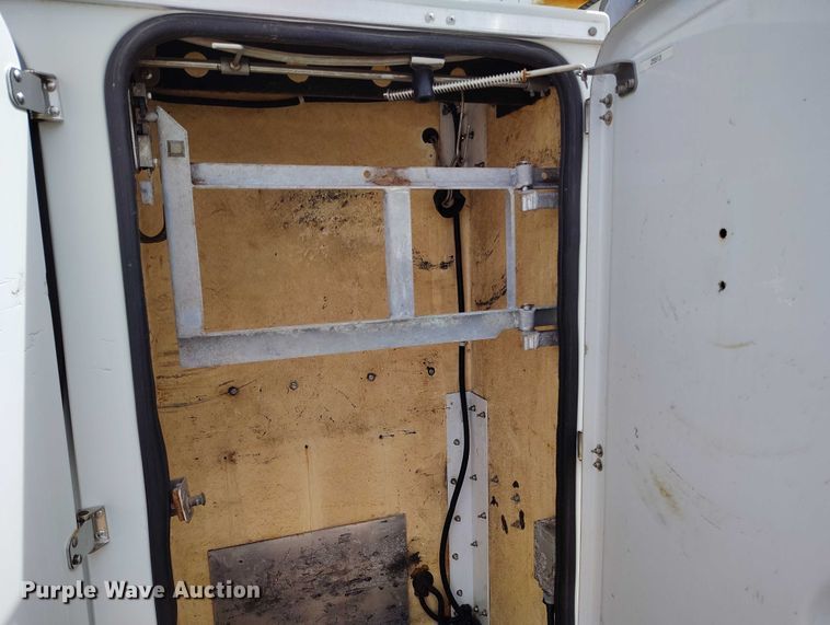 image for item DP4985 2009 GMC C8500 cable placer bucket truck