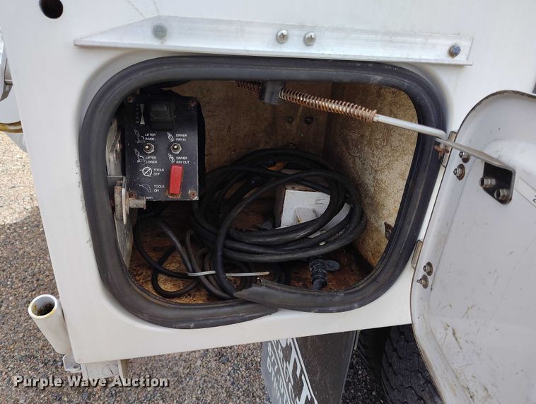 image for item DP4985 2009 GMC C8500 cable placer bucket truck