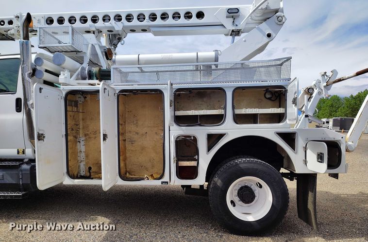 image for item DP4985 2009 GMC C8500 cable placer bucket truck