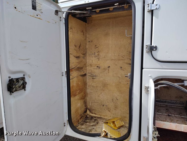 image for item DP4985 2009 GMC C8500 cable placer bucket truck