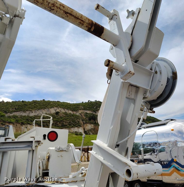 image for item DP4985 2009 GMC C8500 cable placer bucket truck