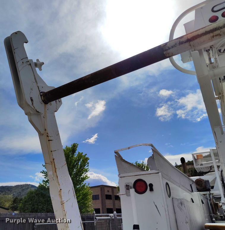 image for item DP4985 2009 GMC C8500 cable placer bucket truck