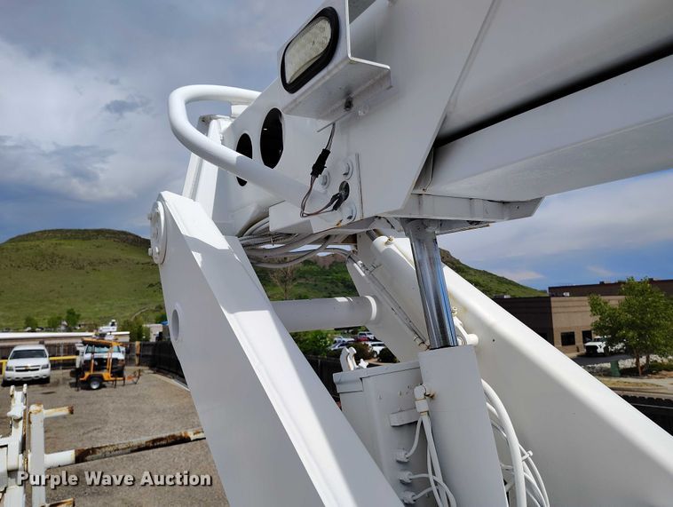 image for item DP4985 2009 GMC C8500 cable placer bucket truck