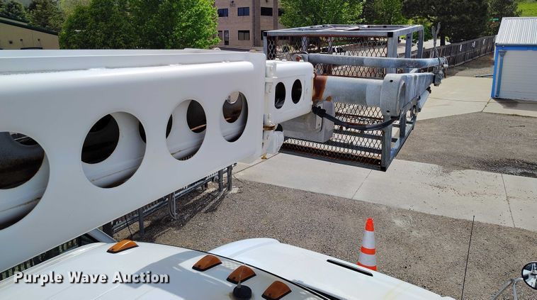 image for item DP4985 2009 GMC C8500 cable placer bucket truck