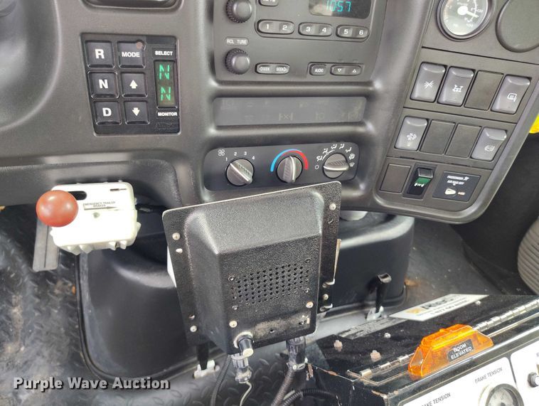 image for item DP4985 2009 GMC C8500 cable placer bucket truck