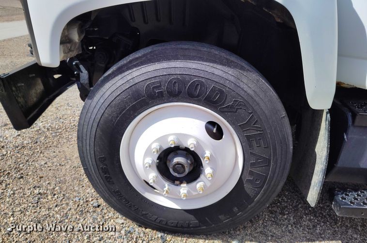 image for item DP4985 2009 GMC C8500 cable placer bucket truck