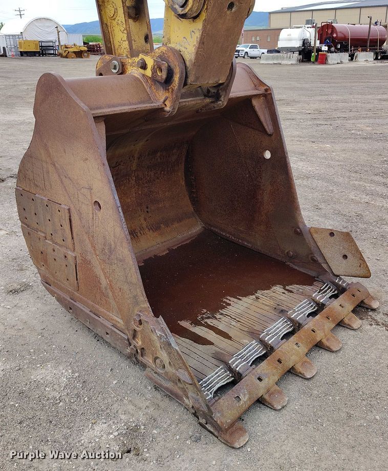 image for item DP4986 1987 Caterpillar 229 excavator
