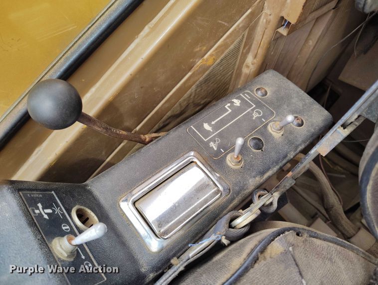 image for item DP4986 1987 Caterpillar 229 excavator