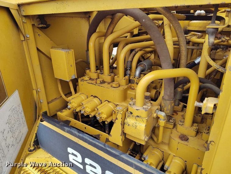 image for item DP4986 1987 Caterpillar 229 excavator