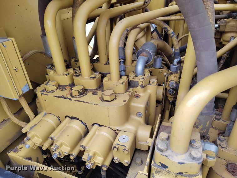image for item DP4986 1987 Caterpillar 229 excavator