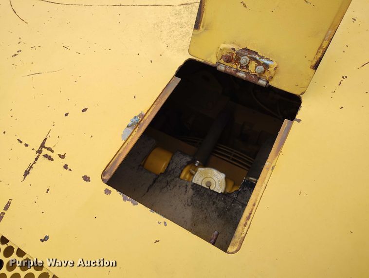 image for item DP4986 1987 Caterpillar 229 excavator