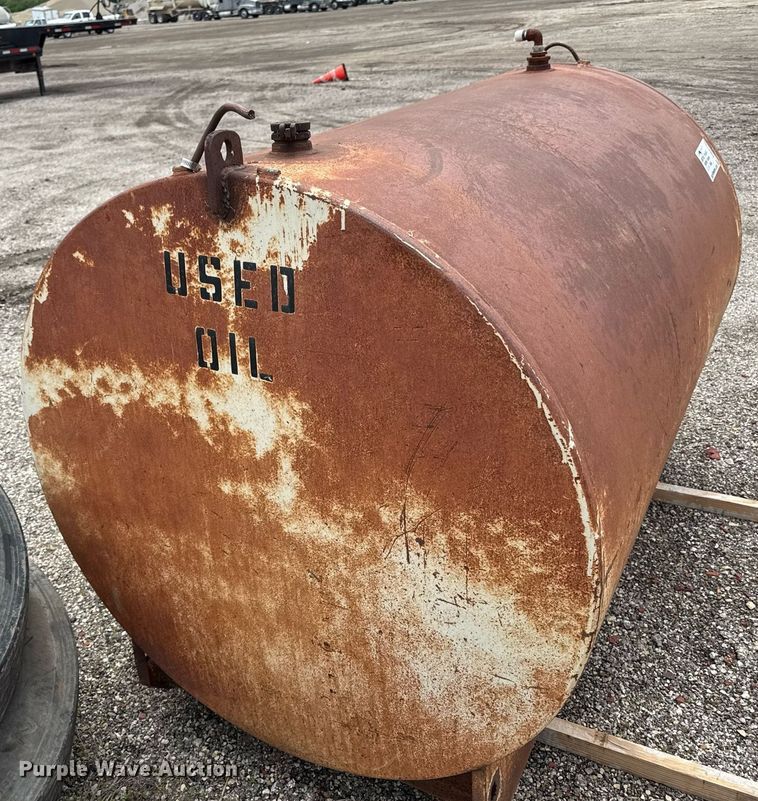 image for item DR2798 Oil tank