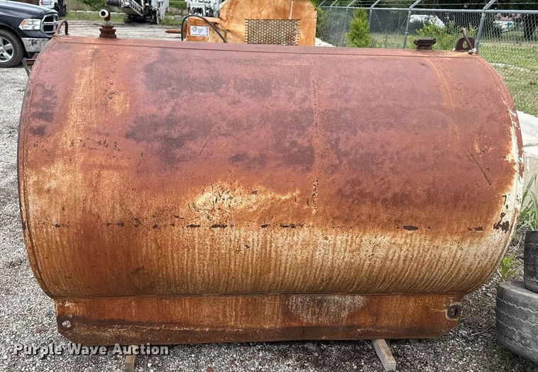 image for item DR2798 Oil tank