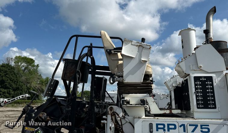 image for item DR2824 2013 Roadtec RP-175 paver