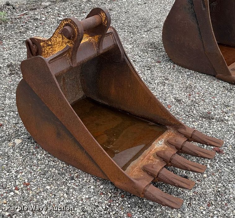 image for item DR2825 (3) Case buckets