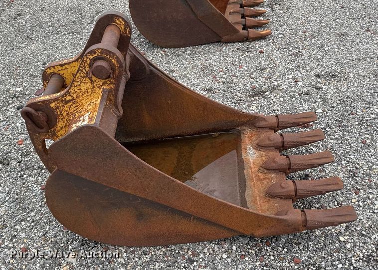 image for item DR2825 (3) Case buckets