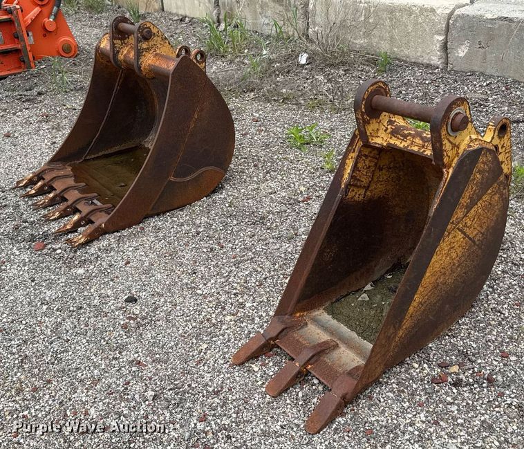 image for item DR2825 (3) Case buckets